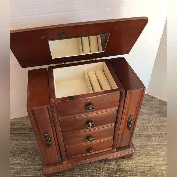 1970s Gunther Mele Jewelry Chest - Picture 2 of 11